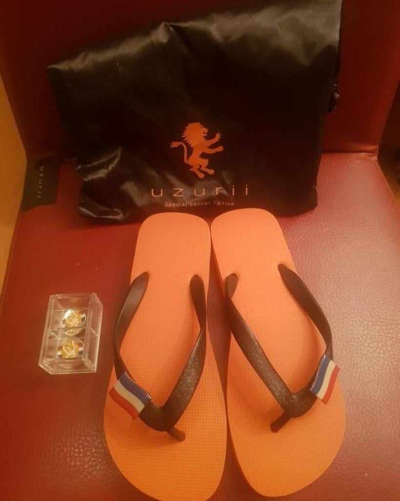 Uzurii voetbalslippers, maat 39-40, Kleding | Dames, Schoenen, Slippers, Uzurii, Nieuw, Oranje