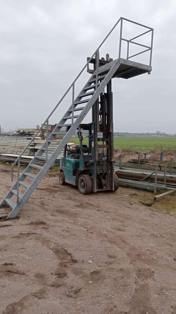 Gereserveerd!!!  Stalen trap, Doe-het-zelf en Verbouw, Ladders en Trappen, Gebruikt, Trap, Niet ingevuld, Niet ingevuld
