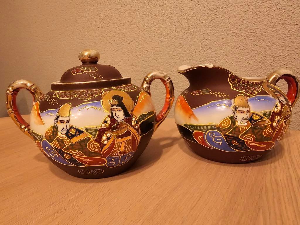 Chinese theepot en melkkan set, Ophalen