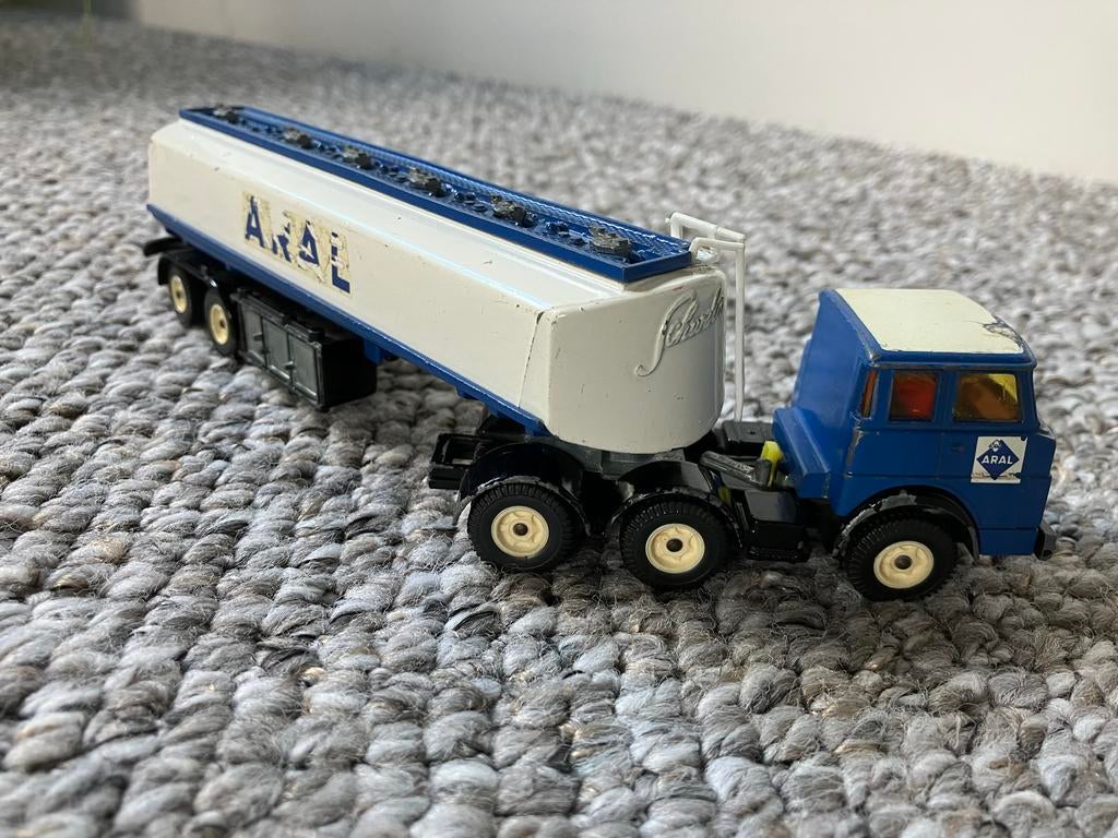 Zeldzame SIKU Henschel F201 S-2A V288 ARAL tankwagen 1:60, Ophalen of Verzenden, Gebruikt, Bus of Vrachtwagen