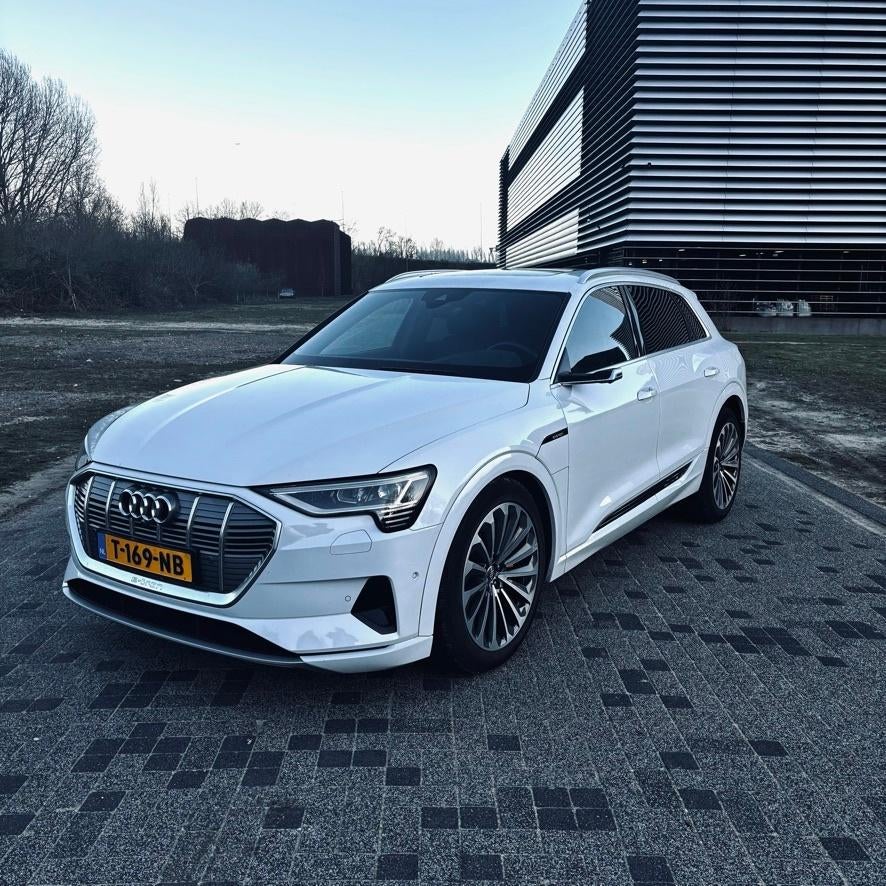 Audi e-tron 55 Quattro 3xS-Line Plus Vol 95kWh|PANO|B&O|360º, Auto's, Audi, Automaat, 131 €/maand, 1800 kg, Zwart