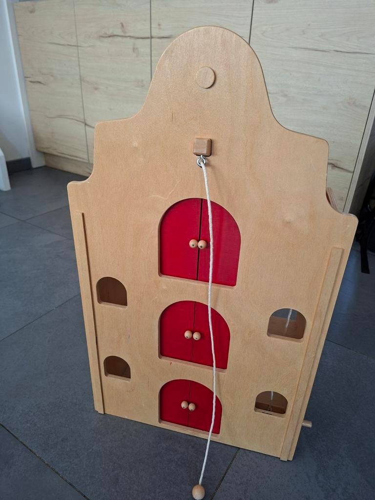 Houten poppenhuis met meubels en accessoires, Ophalen, Zo goed als nieuw, Poppenhuis