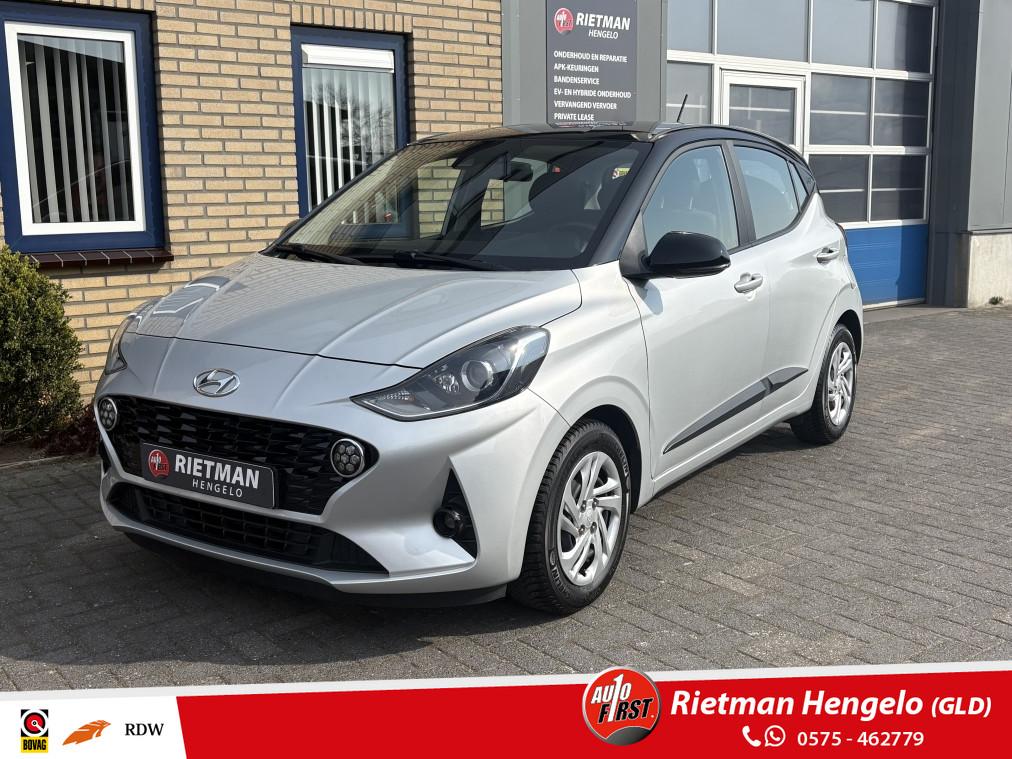 Hyundai i10 1.0 Premium CAMERA-1E EIGENAAR-BTW (bj 2021), Keurmerk '100% Onderhouden', Gebruikt, 899 kg, 4 stoelen