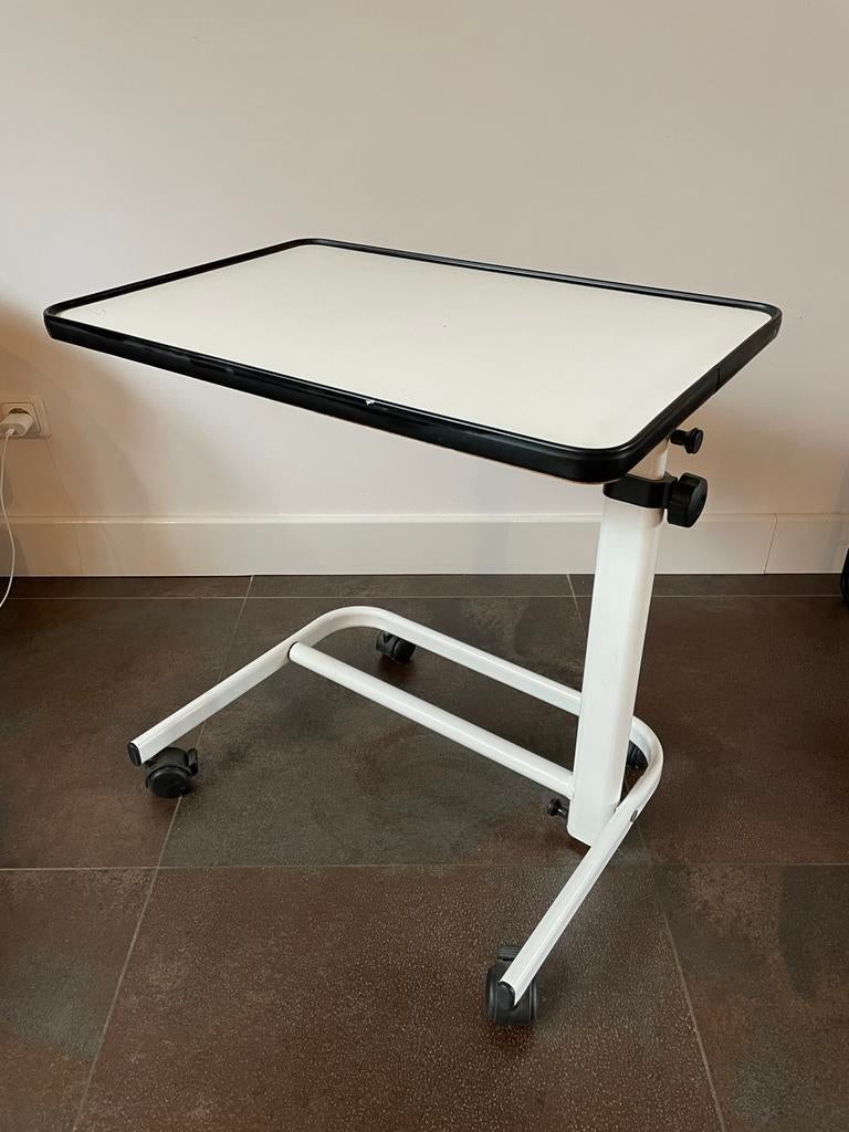 Verrijdbare bijzettafel / laptoptafel, verstelbaar, Ophalen, Gebruikt, Tot twee personen, 50 tot 100 cm
