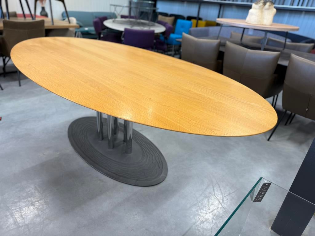 Leolux Thebe Eettafel Eiken hout Design Eetkamertafel