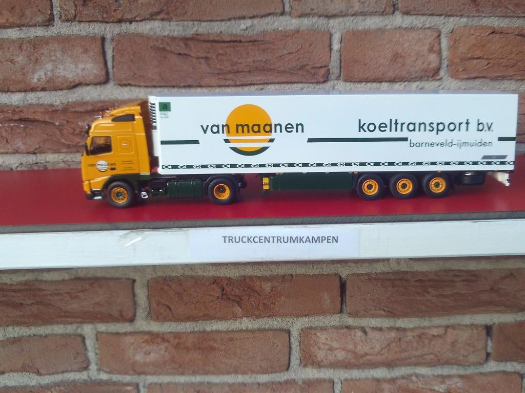 Tekno  Volvo  FH12  met  koeloplegger  van  van  Maanen.