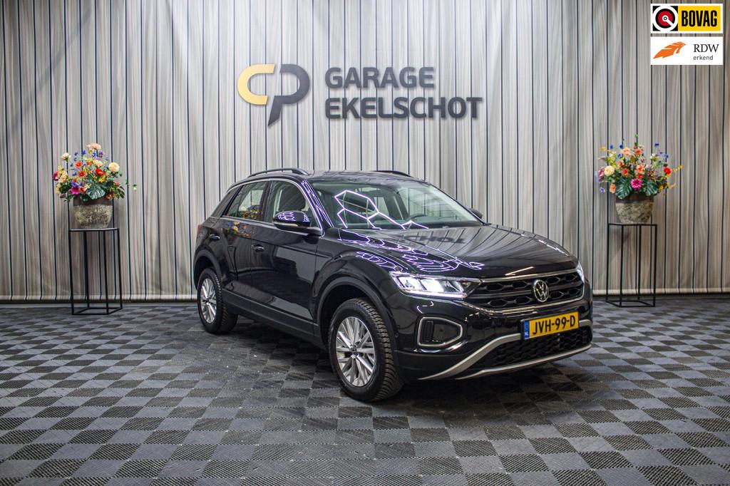 Volkswagen T-ROC 1.5 TSI Life Edition|Carplay|Stoelver|Trekh, Stof, 4 cilinders, 150 pk, Zwart