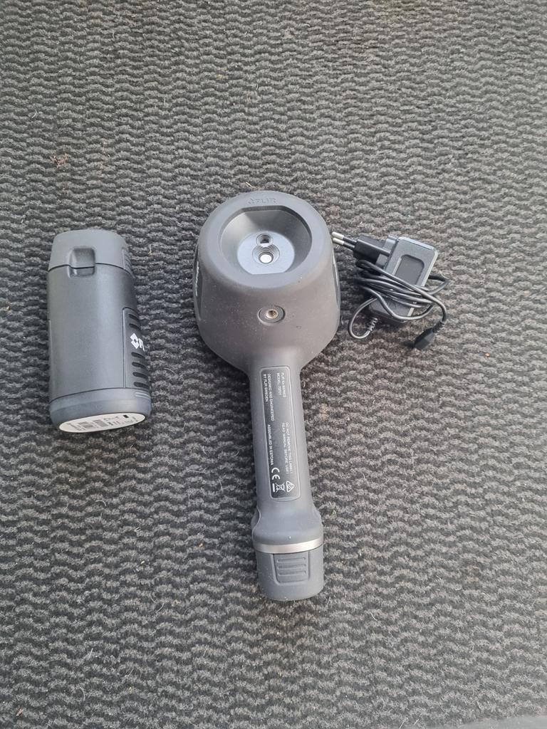 FLIR K2 warmtebeeldcamera met lader, Ophalen of Verzenden, Zo goed als nieuw