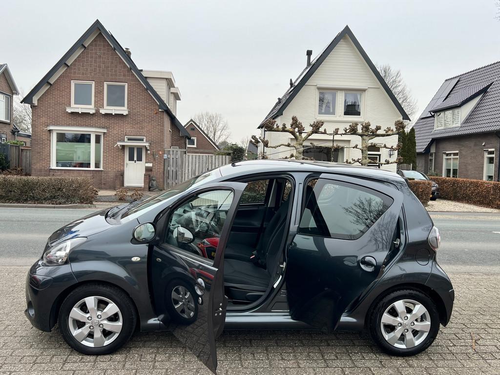 Toyota Aygo 1.0 VVT-i Exclusive 109.000 km NL-AUTO-NAP, Voorwielaandrijving, Stof, Gebruikt, Zwart