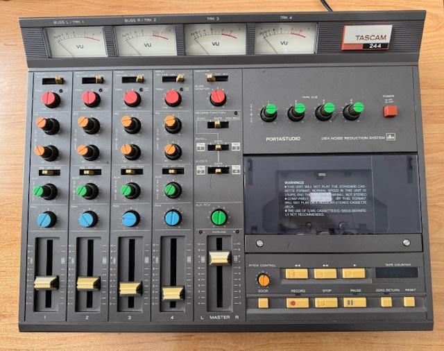 Tascam Portastudio 244 4-track home studio cassetterecorder, Ophalen of Verzenden, Gebruikt, Minder dan 5 kanalen, Microfooningang