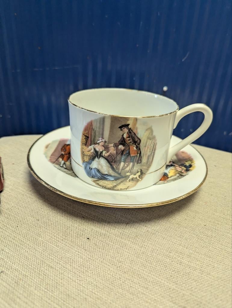 Antieke theekop en schotel met klassieke afbeelding, Ophalen of Verzenden