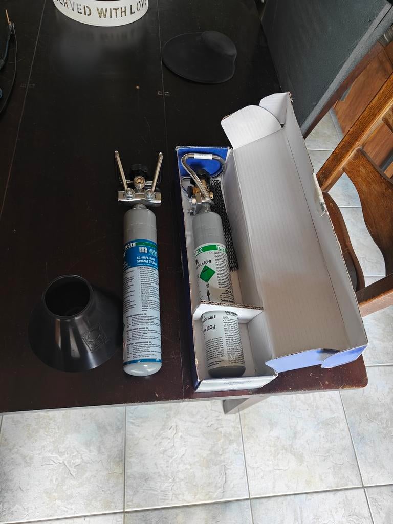 Co2 flessen, Dieren en Toebehoren, Ophalen of Verzenden, Zo goed als nieuw