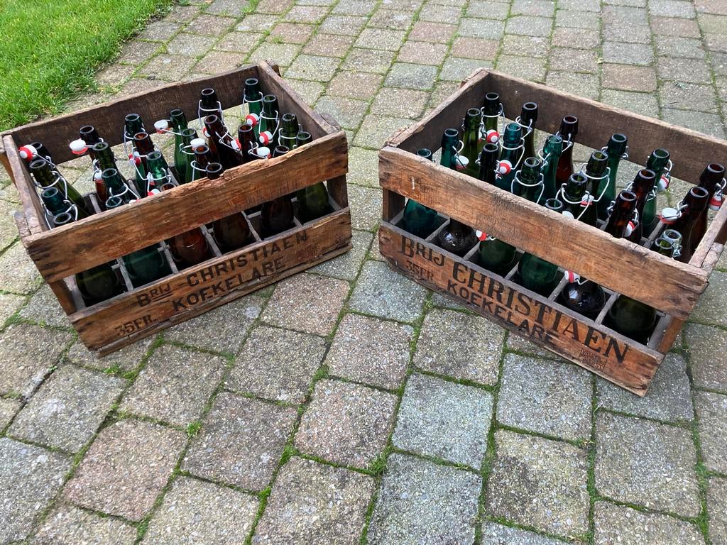 Antieke bierflessen in houten krat, Verzamelen, Ophalen, Gebruikt, Flesje(s), Overige merken