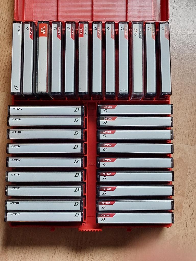 30 X ONBESPEELDE TDK MC'S IN OPBERGKOFFER, Overige genres, Ophalen of Verzenden, Zo goed als nieuw, Met bewaardoos, rek of koffer