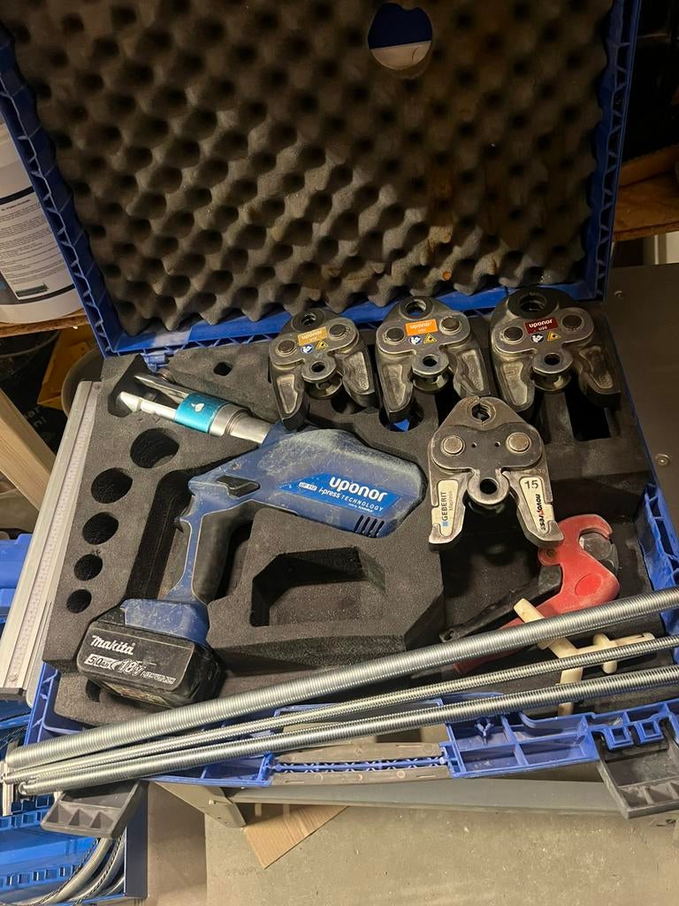 Uponor perstang inclusief koffer, persbek 15,16,20 en 25, Ophalen, Zo goed als nieuw, Overige typen