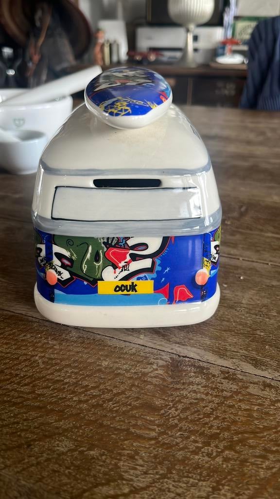 Keramieken Volkswagenbus T1 met surfplank spaarpot, Ophalen of Verzenden, Zo goed als nieuw, Steen, Aardewerk of Keramiek, Dier