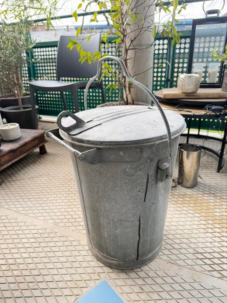 Zinken vuilnisemmer Vintage Nieuw Ginneken (Breda), Ophalen, Gebruikt, 50 tot 75 cm, Metaal