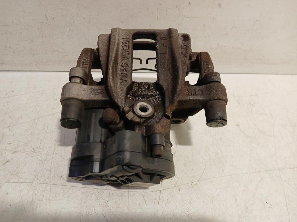 Remklauw links achter Volkswagen Golf, Onderdelen@venauto.nl, Van der Ven Autorecycling B.V., Gebruikt, Ettenseweg 76, 4706 PB Roosendaal, The Netherlands