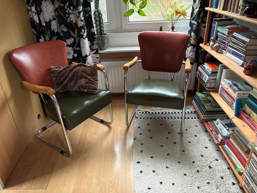 Twee leren design stoelen, Ophalen