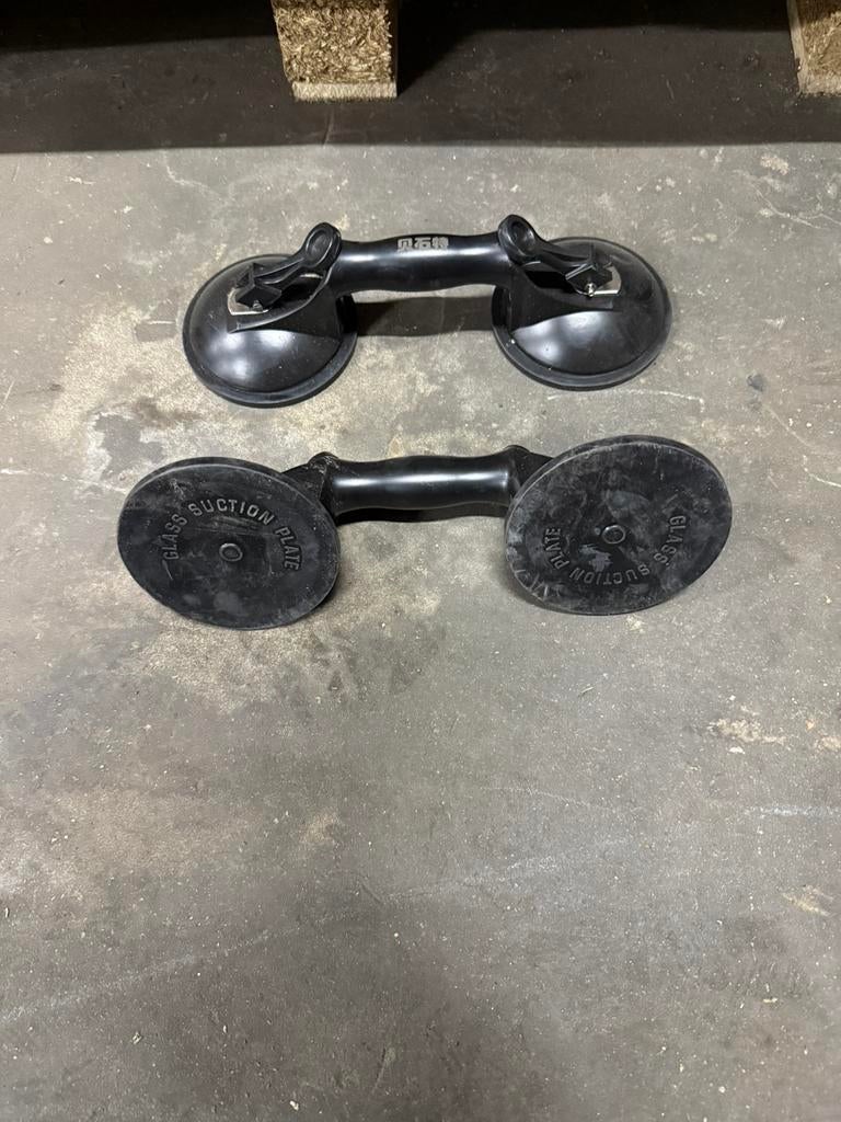 2x zuignap dubbel glasdrager, Ophalen, Zo goed als nieuw, Gevelraam of Ruit