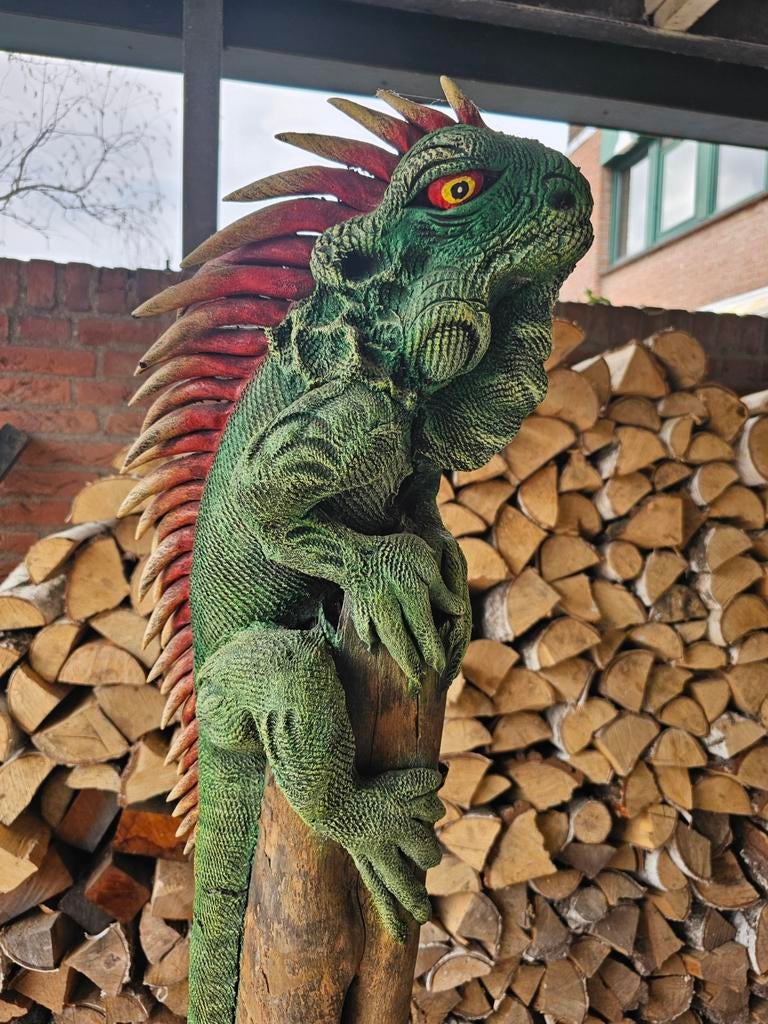 Iguana op boomstam, ongeveer 1.75 hoog, Ophalen, Gebruikt
