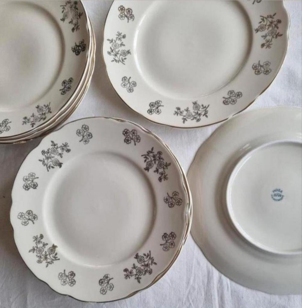 Mosa complete set creme borden kleine gouden bloemetjes bies, Ophalen of Verzenden