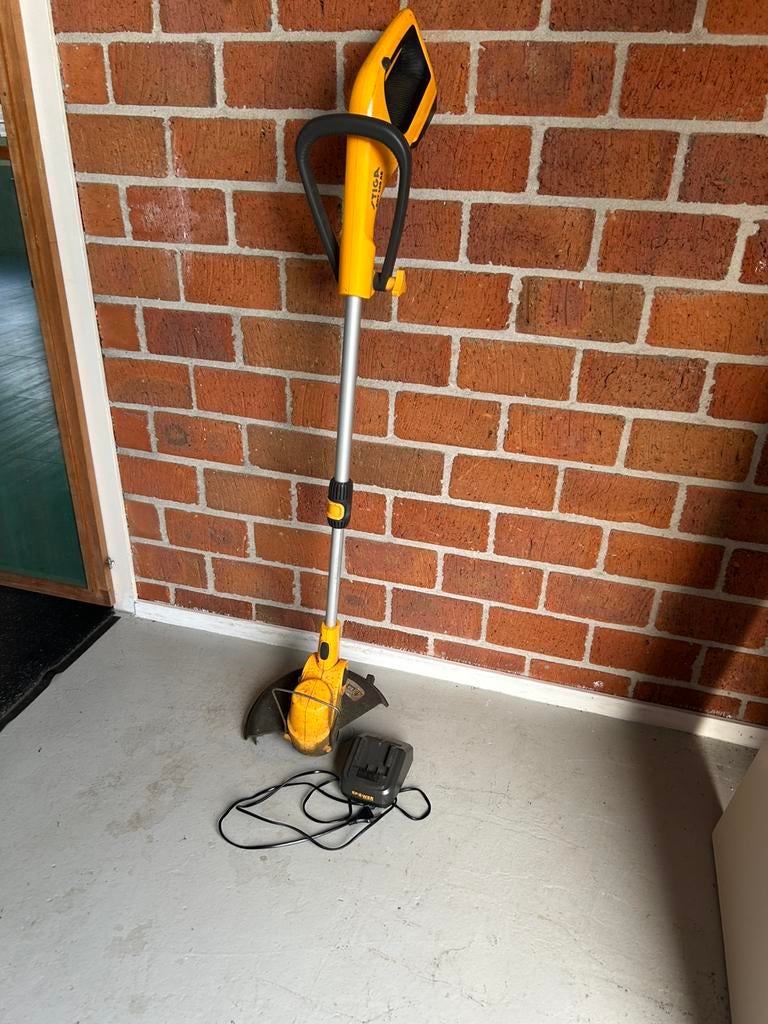 Stiga kanten trimmer, Tuin en Terras, Grastrimmers, Ophalen, Zo goed als nieuw