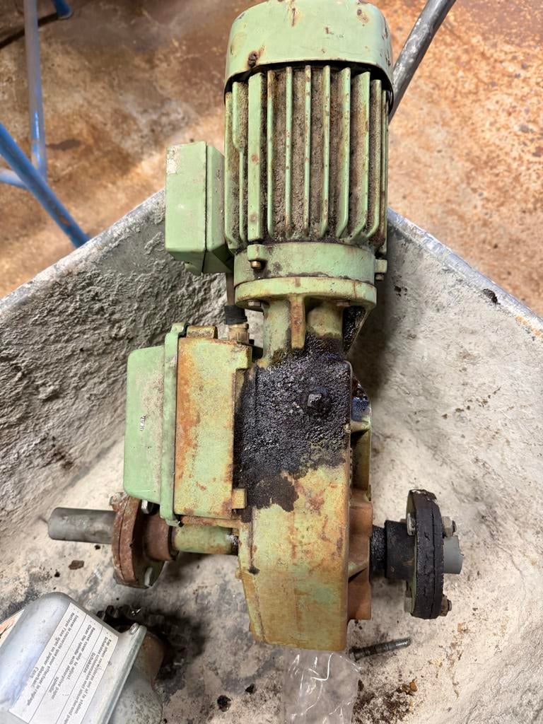 Elektromotor met vertraging en beveiliging, Doe-het-zelf en Verbouw, Motoren, Ophalen, Gebruikt, Elektromotor, Minder dan 1400 rpm