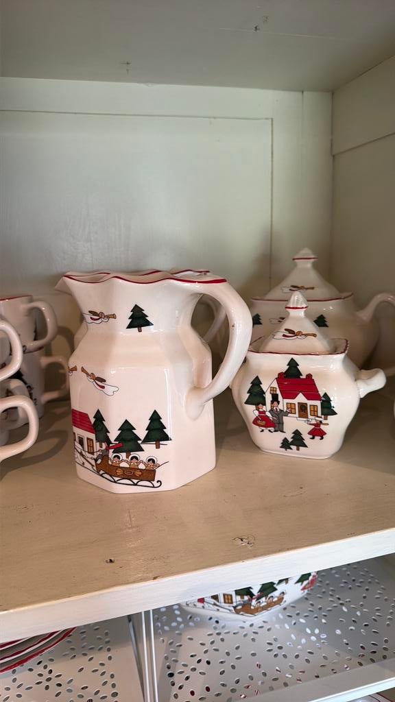 Mason’s CHRISTMAS VILLAGE, Huis en Inrichting, Keuken | Servies, Ophalen of Verzenden, Zo goed als nieuw, Overige stijlen, Kop(pen) en/of Schotel(s)