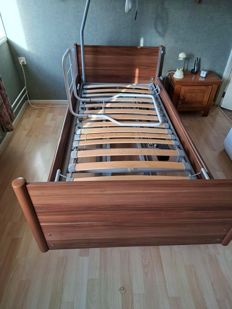 Hoog laag bed elektrische., Huis en Inrichting, Slaapkamer | Bedden, Ophalen, 90 cm, Eenpersoons, Zo goed als nieuw
