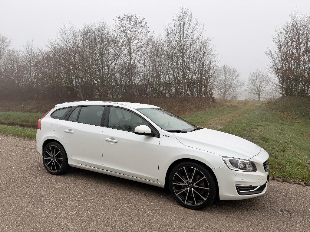 Volvo V60 D5 Twin Engine 231pk Geartronic AWD Plug In Hybrid, Automaat, 1800 kg, Vierwielaandrijving, 1880 kg