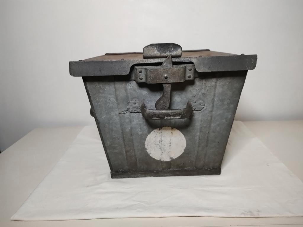 Unieke grote VINTAGE verzinkte bak met schuifdeksel, Ophalen of Verzenden