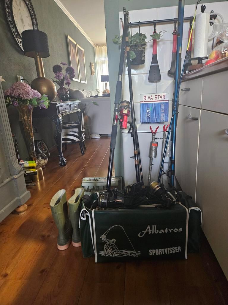 Complete visuitrusting: hengels, molens, laarzen en meer, Watersport en Boten, Hengelsport | Algemeen, Ophalen