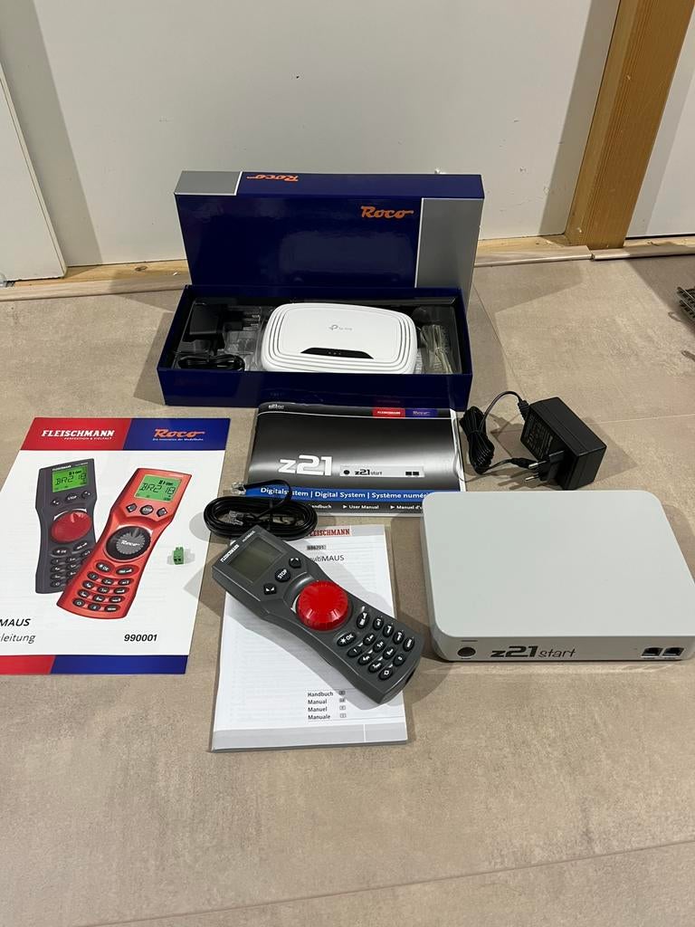 Roco z21 digitale centrale met router, Hobby en Vrije tijd, Modeltreinen | H0, Transformator of Voeding, Gelijkstroom, Ophalen of Verzenden