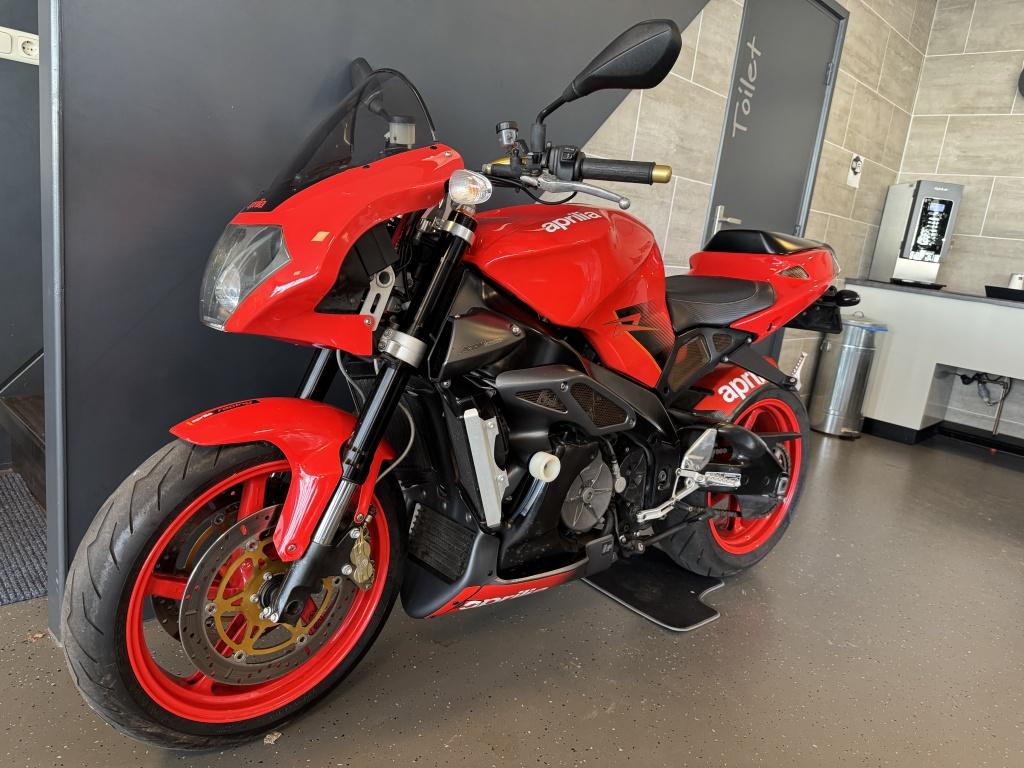 Aprilia Sport RSV 1000 Tuono (bj 2006) - foto 2