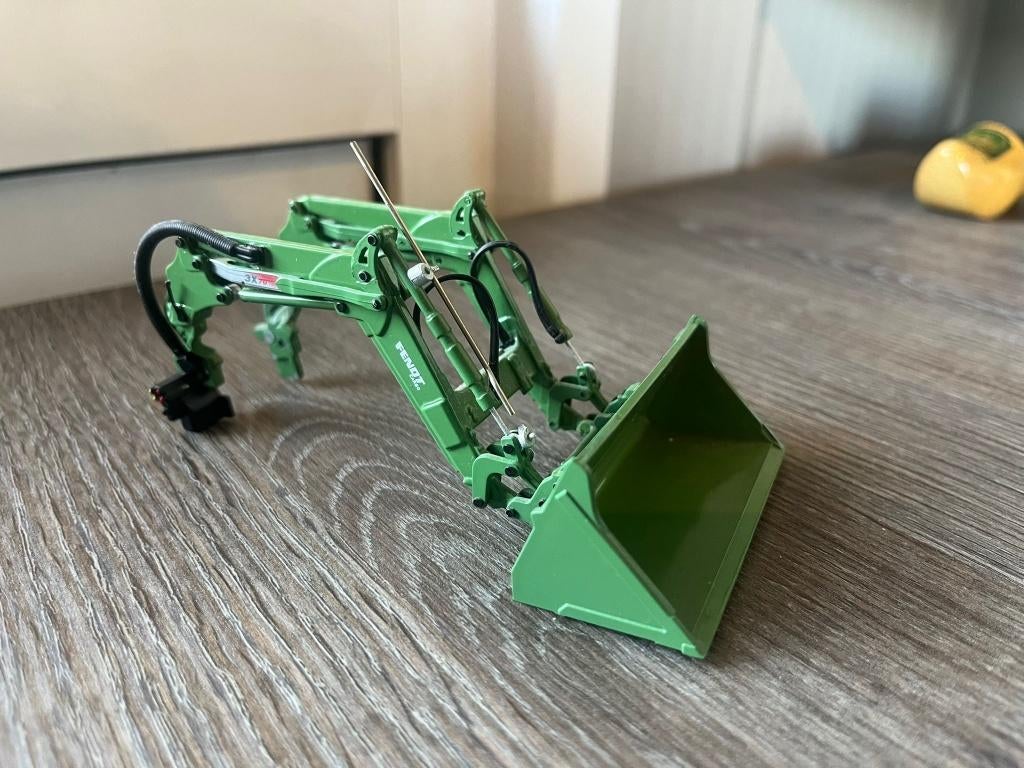 Voorlader Fendt 1:32 Schuco, Ophalen of Verzenden, Zo goed als nieuw, Tractor of Landbouw, Schuco