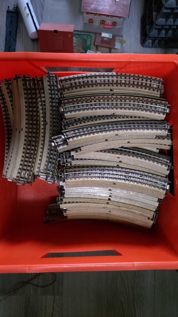 Mega partij Märklin 3600 gebogen rails (300+ stuks), Hobby en Vrije tijd, Modeltreinen | H0, Wisselstroom, Gebruikt, Rails, Ophalen of Verzenden