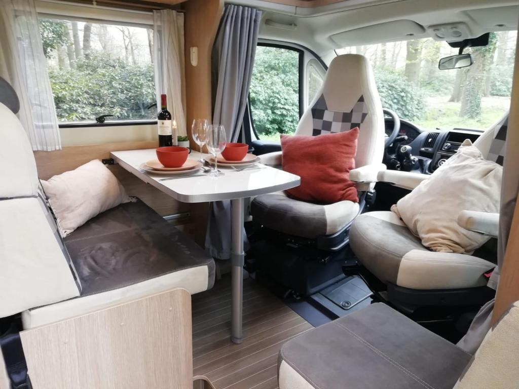 Luxe Sunlight T69 S met fietsendrager, solair en 64157 km's, Niet ingevuld, Sunlight, Ringverwarming, Fiat