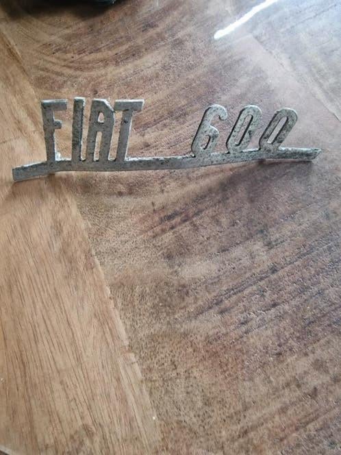 Fiat 600 Embleem, Verzamelen, Automerken, Motoren en Formule 1, Ophalen of Verzenden