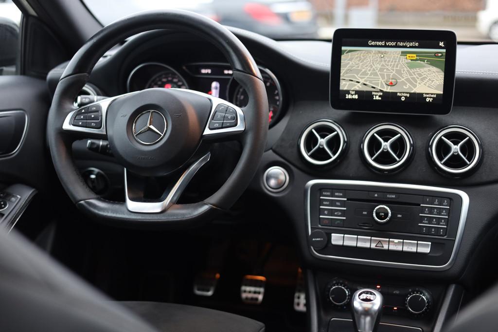Mercedes-Benz A-Klasse 180 AMG | NAVI | CAMERA | PANORAMADAK, Voorwielaandrijving, Gebruikt, 4 cilinders, Handgeschakeld
