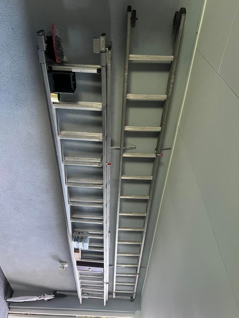 Drie delige uitschuifladder, Ophalen, Zo goed als nieuw, 4 meter of meer