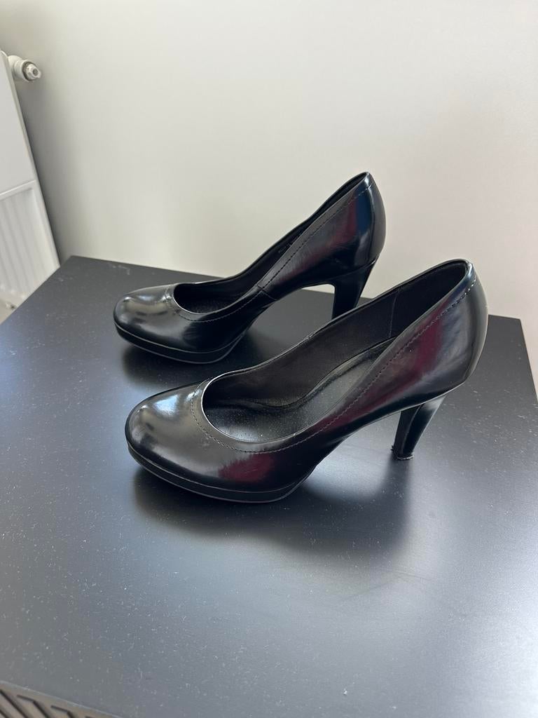 Mooie hakken schoenen zeer net maat 37, Ophalen of Verzenden, Zo goed als nieuw, Zwart, Sneakers of Gympen