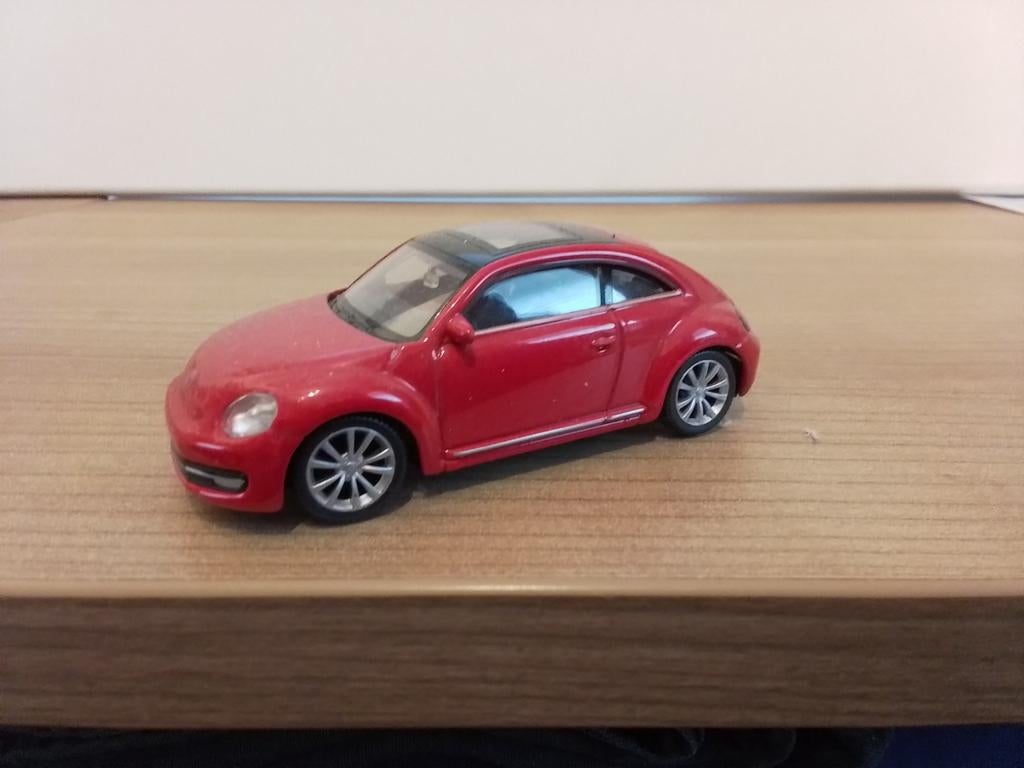 Welly.  VOLKSWAGEN BEETLE. rood., Hobby en Vrije tijd, Modelauto's | 1:43, Ophalen of Verzenden, Zo goed als nieuw, Auto, Overige merken