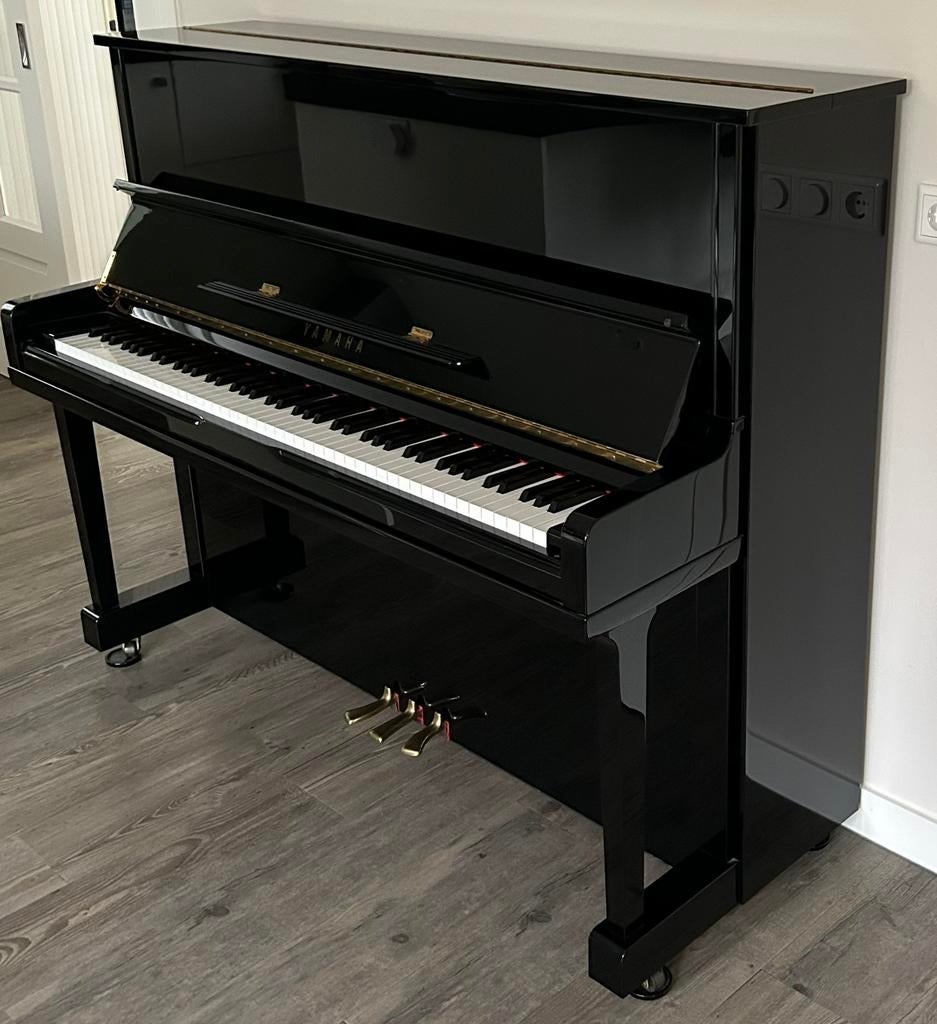 Yamaha U10-A Volledig Vernieuwd (Nieuwstaat), Ophalen, Zo goed als nieuw, Zwart, Hoogglans