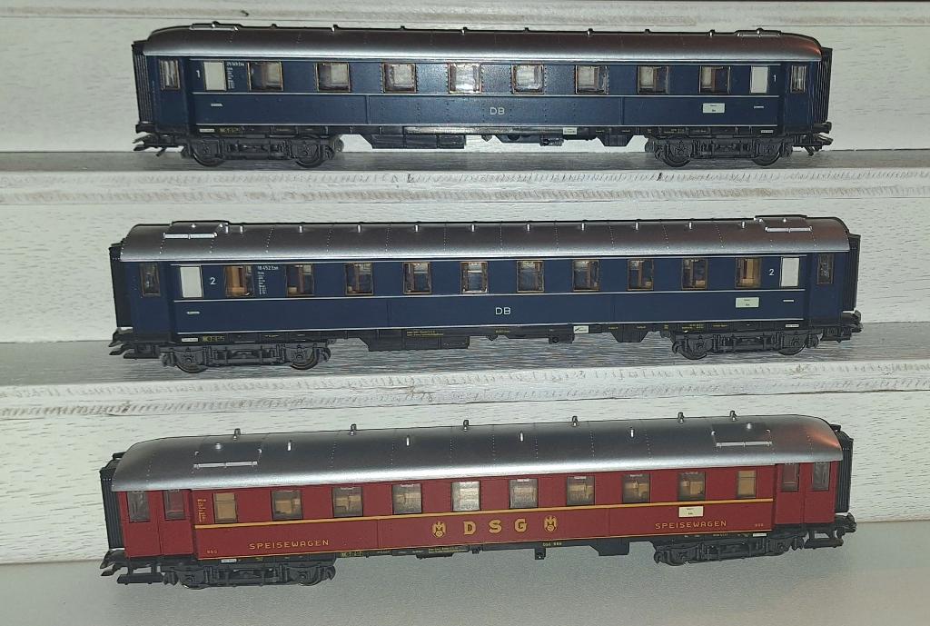 Marklin H0 29845/2/3/4 - 3 personenrijtuigen van DB, Wisselstroom, Wagon, Ophalen of Verzenden, Zo goed als nieuw