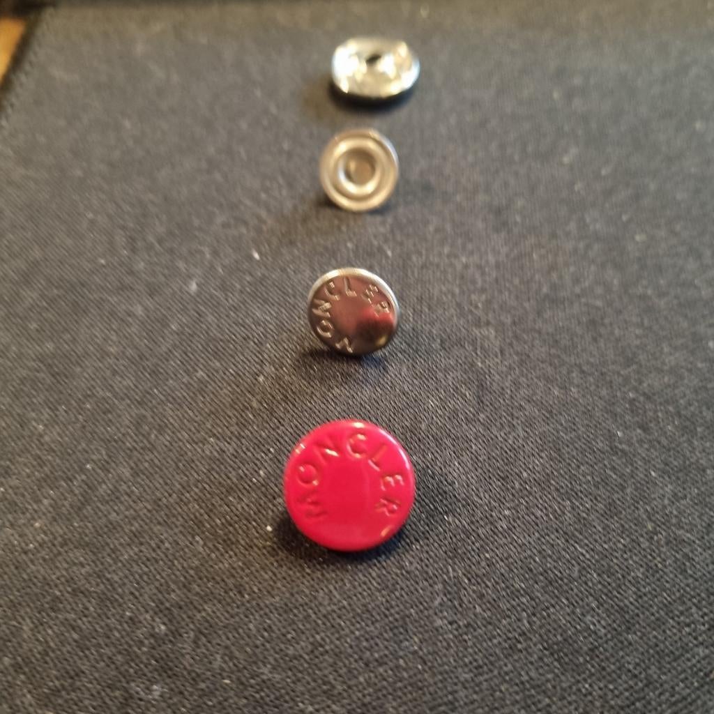 Moncler drukknoop, Ophalen of Verzenden, Staal