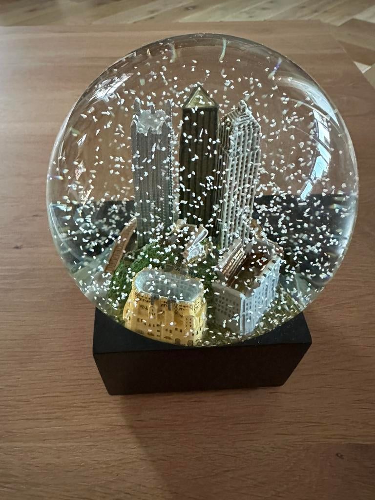 Sneeuwbol Pittsburgh, Ophalen of Verzenden, Zo goed als nieuw, E27 (groot), Led-lamp