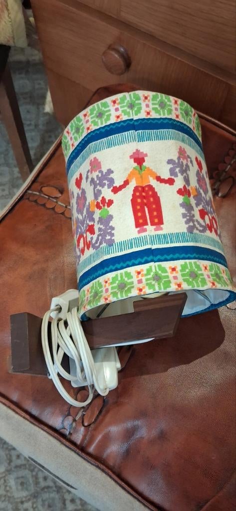 Vintage Zweeds Wandlampje Teakhout Borduurwerk, Gebruikt, Ophalen of Verzenden, Stof, Onbekend