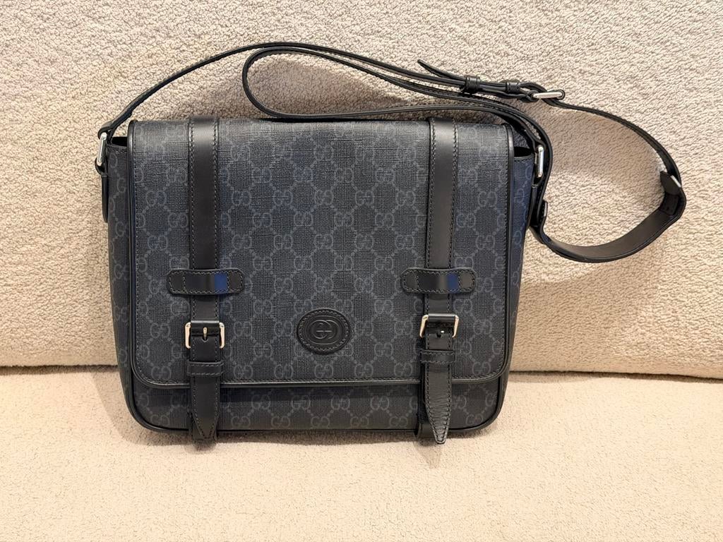 Elegante Gucci tas met zilveren details, Ophalen, Zo goed als nieuw, Zwart, Overige merken