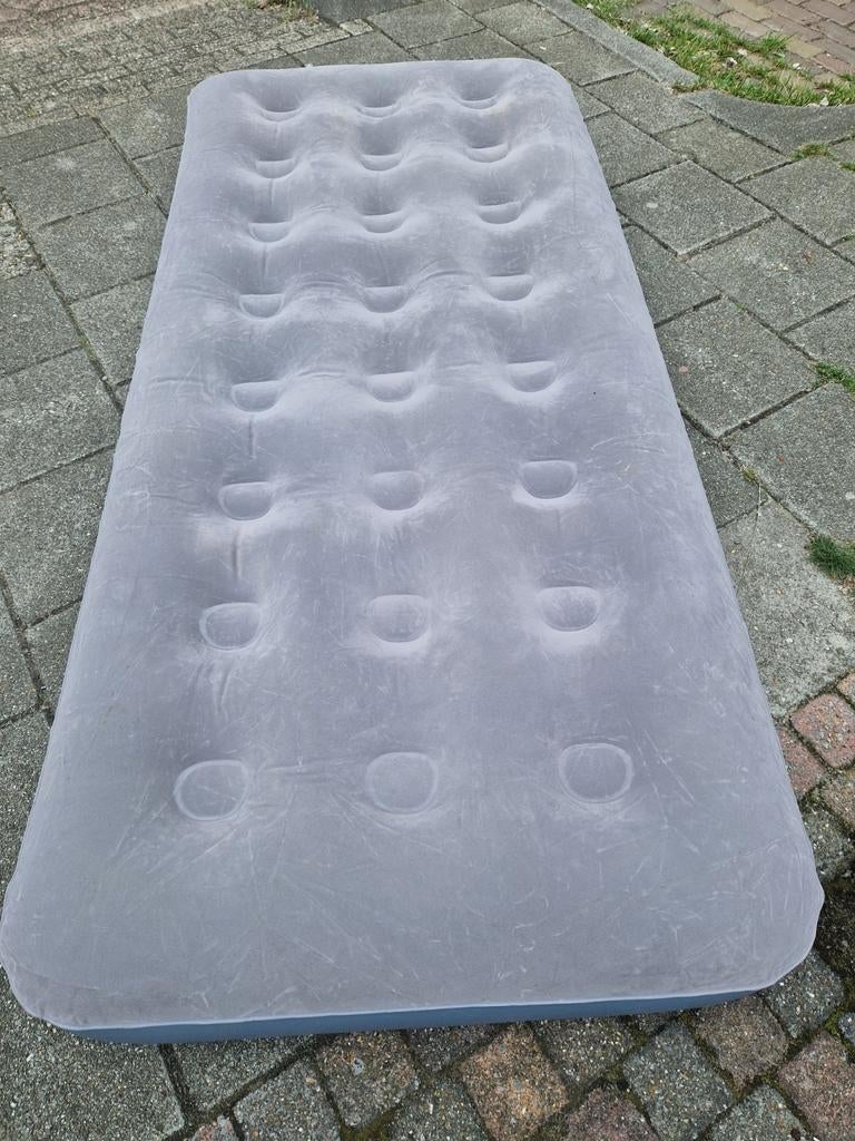 Stevig luchtbed 80x200cm met plakset, Caravans en Kamperen, Ophalen of Verzenden, Zo goed als nieuw, 1-persoons